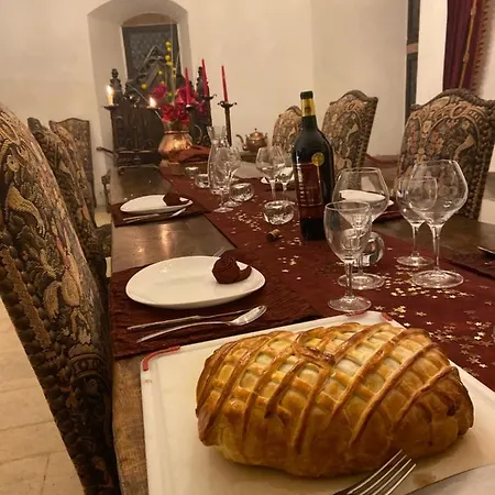 D'hotes Au Chateau De 4* Belcastel (Aveyron)