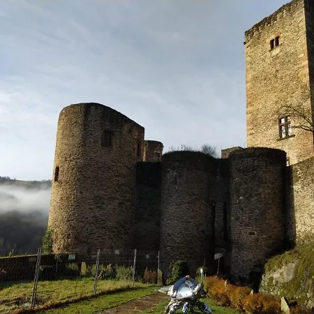 D'hotes Au Chateau De Frühstückspension Belcastel (Aveyron)