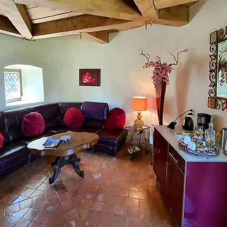 D'hotes Au Chateau De Belcastel (Aveyron)